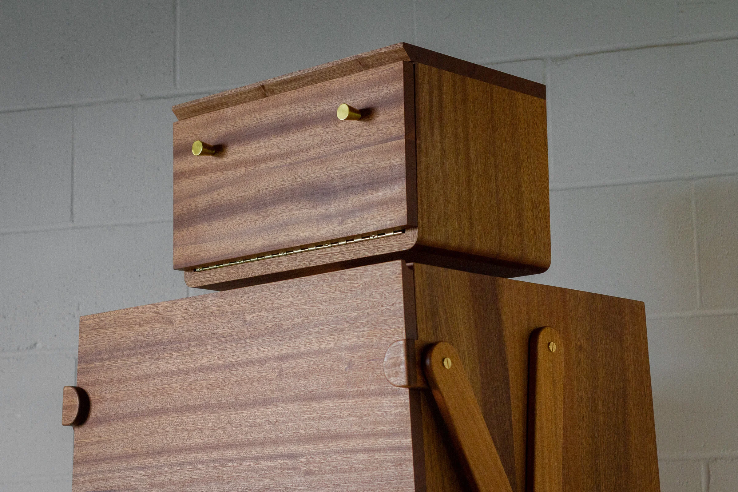 Wooden robot hot sale drinks cabinet